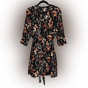 H&M Casual V-neck dress